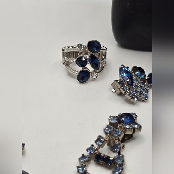 Vintage 1950's Blue AB and Rinestone Jewelry Set of 5. - Picture 5 of 8